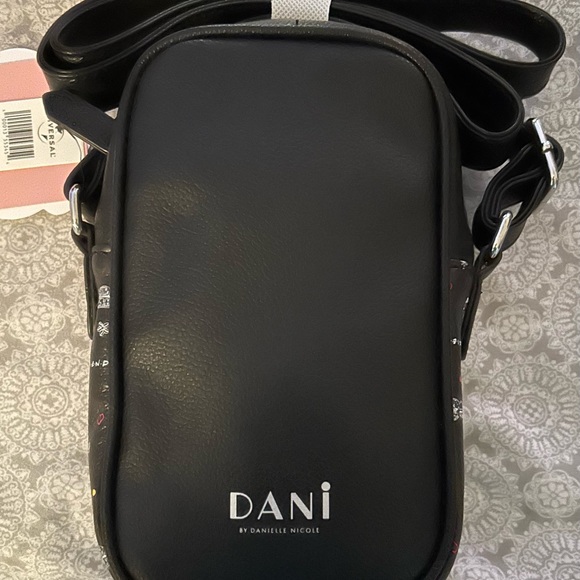 Danielle Nicole Friends Central Perk Crossbody Bag new with tags never used! ☕️ - Picture 2 of 4